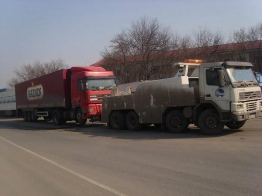 Эвакуация грузовой техники. Техпомощь стоимость услуг и где заказать - Ханты-Мансийск