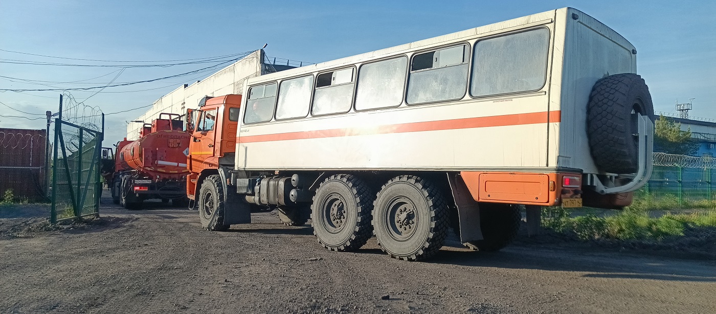 Вахтовые перевозки сотрудников автобусами и спецтехникой в Ханты-Мансийском АО