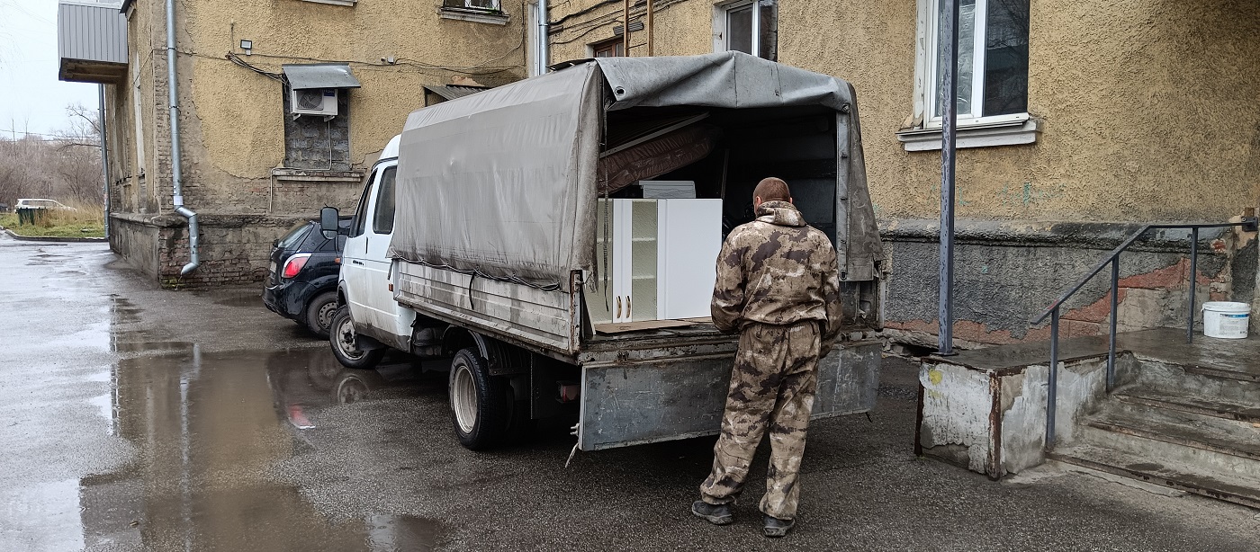 Квартирные перевозки. Погрузка мебели в Газель в Ханты-Мансийском АО